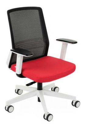 Raudona ergonominė biuro kėdė su reguliuojama juosmens atrama.